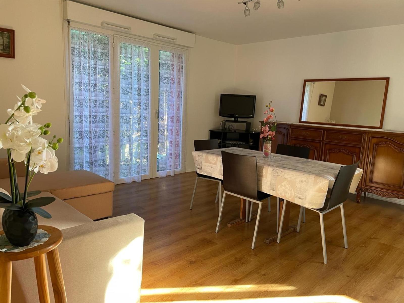 Ferienwohnung F3 Cosy A Cergy A 10 Minutes De La Gare Cergy Prefecture Et Proche Essec Exterior foto